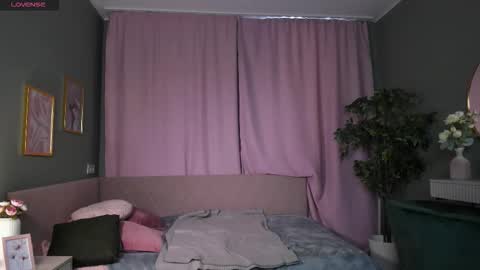 Snapshot of adria_arjona chatting on 02-07-26, 07:34 Eva online show from 02-07-26, 07:34