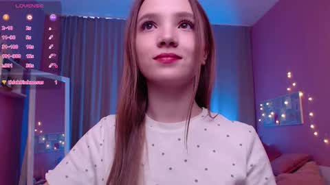 Snapshot of adria_arjona chatting on 02-25-26, 07:40 Eva online show from 02-25-26, 07:40