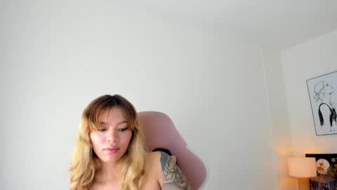 Snapshot of adria_ross chatting on 09-28-25, 02:00 Adriana online show from 09-28-25, 02:00