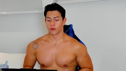 Snapshot of adrian_del_mar chatting on 06-10-26, 01:39 Adrian del Mar online show from 06-10-26, 01:39