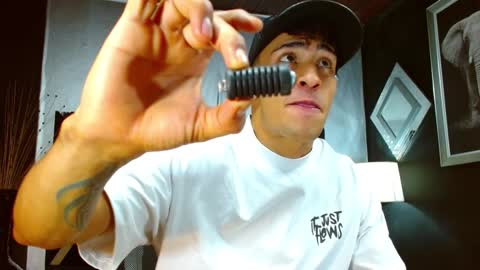 Snapshot of adrian_rae chatting on 12-19-24, 12:23 online show from 12-19-24, 12:23