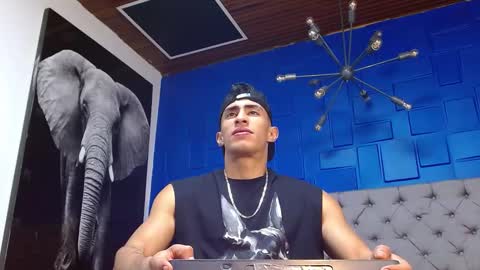 Snapshot of adrian_rae chatting on 01-23-25, 11:58 online show from 01-23-25, 11:58