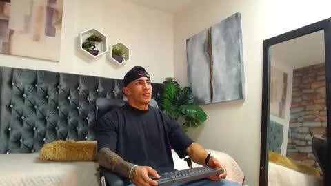 Snapshot of adrian_rae chatting on 10-07-25, 05:43 online show from 10-07-25, 05:43