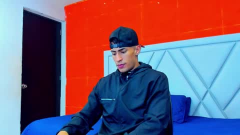 Snapshot of adrian_rae chatting on 10-11-25, 06:06 online show from 10-11-25, 06:06