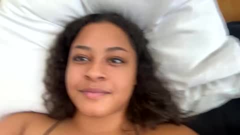 Snapshot of adriana318798 chatting on 02-18-25, 04:59 Princess Adri online show from 02-18-25, 04:59