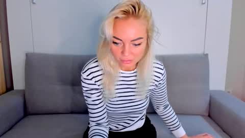 Snapshot of adriana_coy_ chatting on 10-29-25, 11:01 Adriana online show from 10-29-25, 11:01