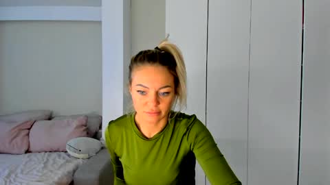 Adriana online show from 05-17-26, 06:22