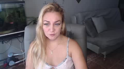 Adriana Paredes  online show from 02-17-25, 12:59