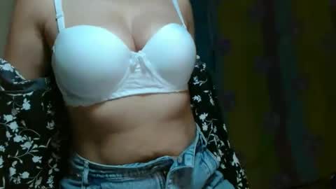 Adriana Tellez online show from 01-03-25, 08:01