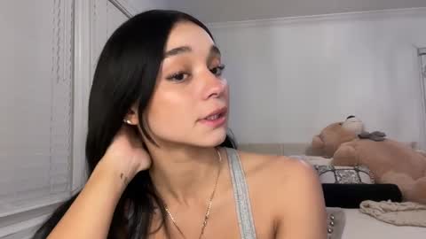 Snapshot of adriannarodriguez chatting on 02-06-25, 02:00 Adrianna  online show from 02-06-25, 02:00