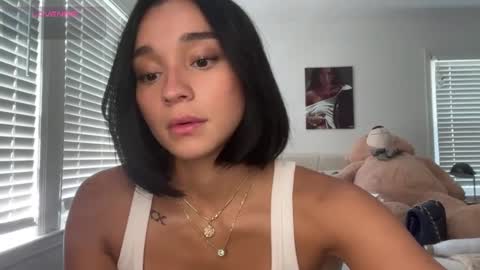 Snapshot of adriannarodriguez chatting on 09-09-25, 07:24 Adrianna  online show from 09-09-25, 07:24