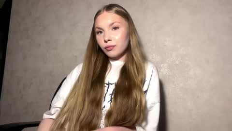 Caroline online show from 05-04-26, 04:25