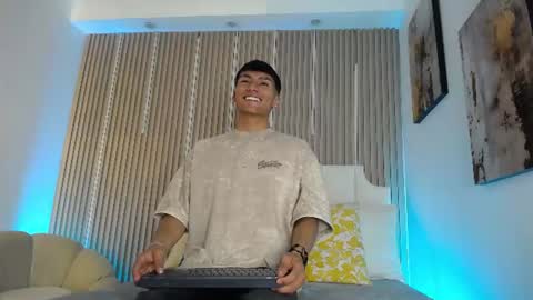adrianstark_ online show from 06-19-26, 01:04