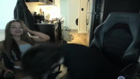 Snapshot of aesus3x chatting on 02-23-26, 04:10 Niko online show from 02-23-26, 04:10