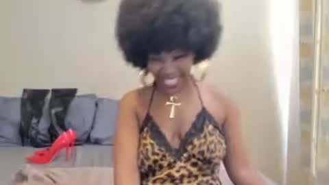 Snapshot of aficangagqueen chatting on 07-25-26, 10:02 AfricanSquirtQueen online show from 07-25-26, 10:02