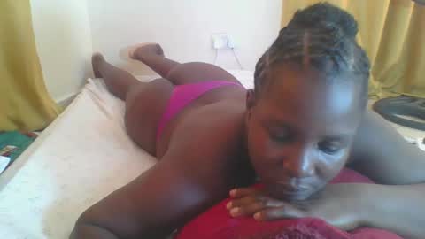 Snapshot of africanbeauty4 chatting on 11-18-25, 12:53 ELIZABETH online show from 11-18-25, 12:53