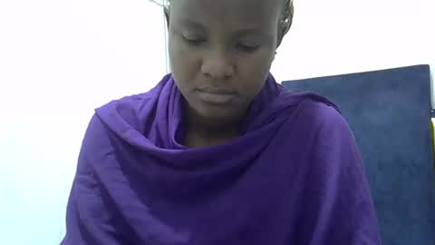 Snapshot of africanngirl chatting on 10-28-25, 08:18 africanngirl online show from 10-28-25, 08:18