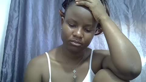 Snapshot of africanngirl chatting on 11-18-25, 07:02 africanngirl online show from 11-18-25, 07:02