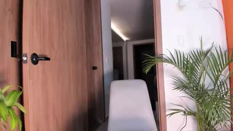 Snapshot of afroditaroy chatting on 09-29-25, 11:42 AfroditaRoy online show from 09-29-25, 11:42