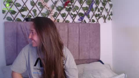 Snapshot of afroditawhispers chatting on 05-27-26, 01:57 Lia Valkyria online show from 05-27-26, 01:57
