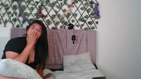 Snapshot of afroditawhispers chatting on 07-23-26, 01:58 Lia Valkyria online show from 07-23-26, 01:58