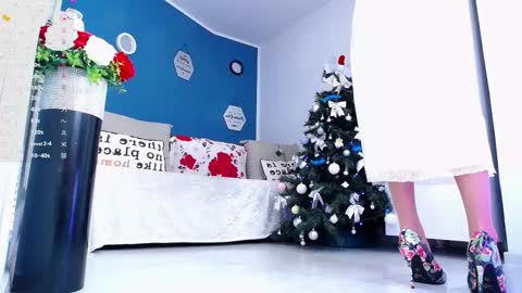 Snapshot of afroditha_ chatting on 12-21-25, 04:47 Amalia online show from 12-21-25, 04:47