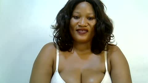 Snapshot of afronubians chatting on 06-15-26, 08:00 afronubians online show from 06-15-26, 08:00