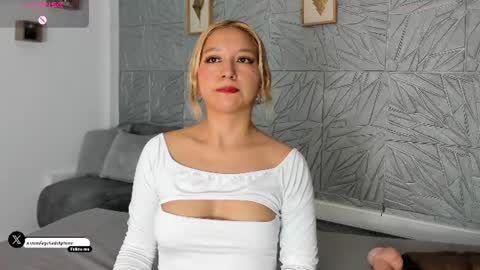 Snapshot of agatadelphine_mr chatting on 07-04-26, 01:17 Agatadelphine online show from 07-04-26, 01:17