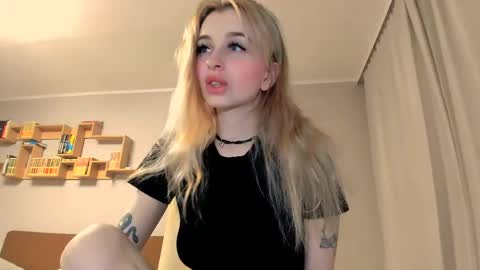 Snapshot of agatahowak chatting on 05-23-26, 05:17 Arina online show from 05-23-26, 05:17