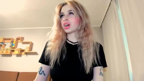 Snapshot of agatahowak chatting on 06-04-26, 03:40 Arina online show from 06-04-26, 03:40