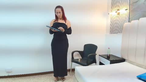 Snapshot of agatha_fit chatting on 01-16-26, 01:09 AGATHA online show from 01-16-26, 01:09