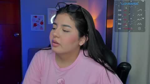 Snapshot of agatha_riccie chatting on 06-17-26, 06:05 Cat online show from 06-17-26, 06:05