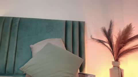 Snapshot of agathaa_white chatting on 09-27-25, 01:32 Agathaa white online show from 09-27-25, 01:32