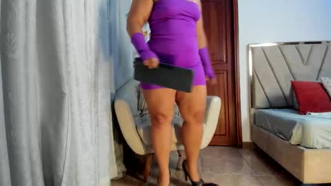 Snapshot of agathaa_white chatting on 10-15-25, 11:32 Agathaa white online show from 10-15-25, 11:32