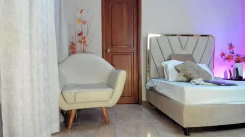 Snapshot of agathaa_white chatting on 11-22-25, 12:04 Agathaa white online show from 11-22-25, 12:04