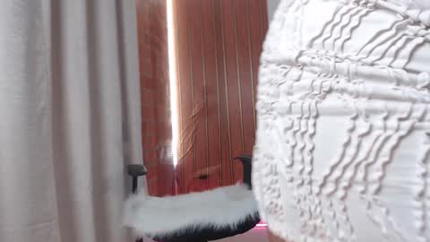 Snapshot of agathaa_white chatting on 11-26-25, 11:22 Agathaa white online show from 11-26-25, 11:22