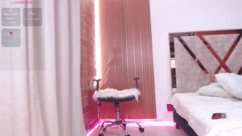 Snapshot of agathaa_white chatting on 11-28-25, 10:51 Agathaa white online show from 11-28-25, 10:51