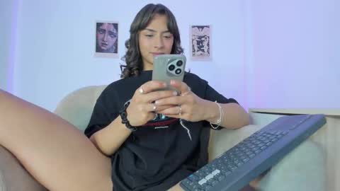 Snapshot of agathauwuart chatting on 12-17-25, 11:33 Agatha online show from 12-17-25, 11:33