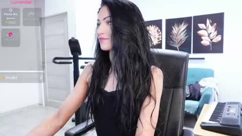 Snapshot of agelina_summer chatting on 06-17-26, 09:12 Agelina Lilly Laura online show from 06-17-26, 09:12