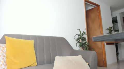 Sara Mesa online show from 10-25-25, 04:42