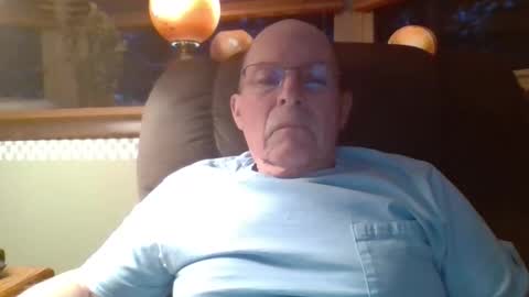 aguynrkfrd online show from 11-09-25, 10:41