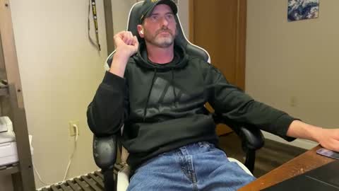 Snapshot of ah_shucks_ chatting on 04-05-26, 04:31 AhShucks online show from 04-05-26, 04:31
