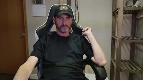 Snapshot of ah_shucks_ chatting on 04-10-26, 03:23 AhShucks online show from 04-10-26, 03:23