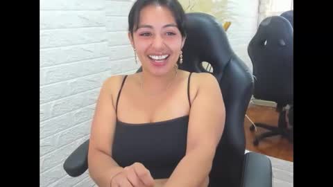 Snapshot of ahisha09 chatting on 12-15-24, 03:09 Ahisha online show from 12-15-24, 03:09