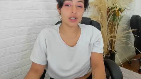 Snapshot of ahisha09 chatting on 12-20-24, 02:27 Ahisha online show from 12-20-24, 02:27