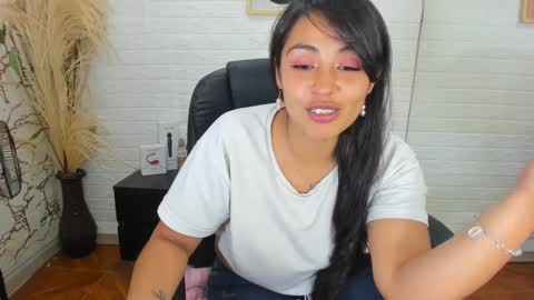 Snapshot of ahisha09 chatting on 02-13-25, 03:14 Ahisha online show from 02-13-25, 03:14