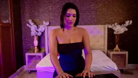 Snapshot of ahri_rose chatting on 09-15-25, 10:15 Ahri online show from 09-15-25, 10:15