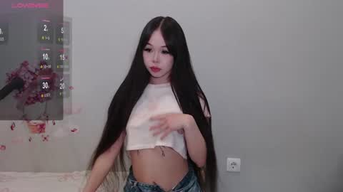 Snapshot of ahristellarr chatting on 06-26-26, 08:02 Ahri online show from 06-26-26, 08:02