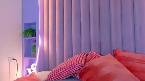 Snapshot of ahslyevans__ chatting on 05-19-26, 08:04 AHSLY online show from 05-19-26, 08:04