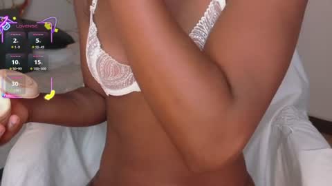 Snapshot of ahvi_ebony chatting on 07-16-26, 12:44 Ahvi Ebony online show from 07-16-26, 12:44